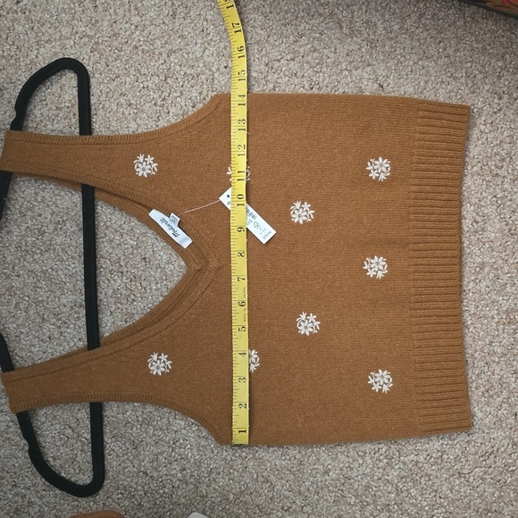 NWT: Madewell Floral-Embroidered V-Neck Sweater Tank - Picture 7 of 8